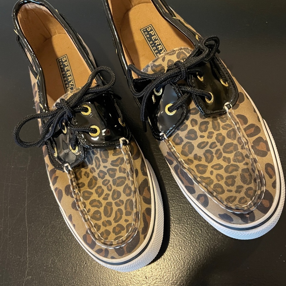 Sperry Topsider animal print boat shoes Women’s size 7.5